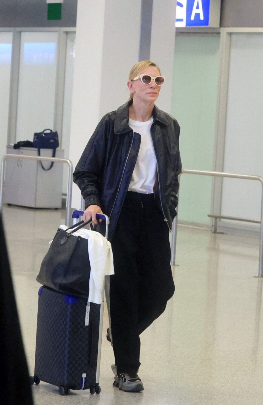 Κέιτ Μπλάνσετ: Έφτασε στην Ελλάδα - Δείτε φωτογραφίες από την άφιξή της στο αεροδρόμιο Ελ. Βενιζέλος