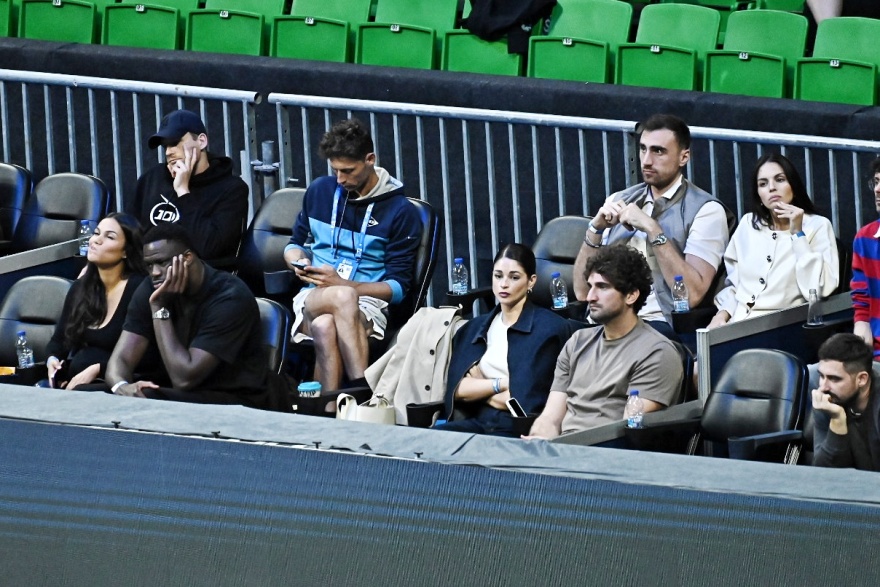 Μιλουτίνοφ, Φαλ, Κώστας Αντετοκούνμπο, Τσιτσιπάς και Καραλής στην πρεμιέρα του Τζόκοβιτς στην Αθήνα - Βίντεο, φωτογραφίες 