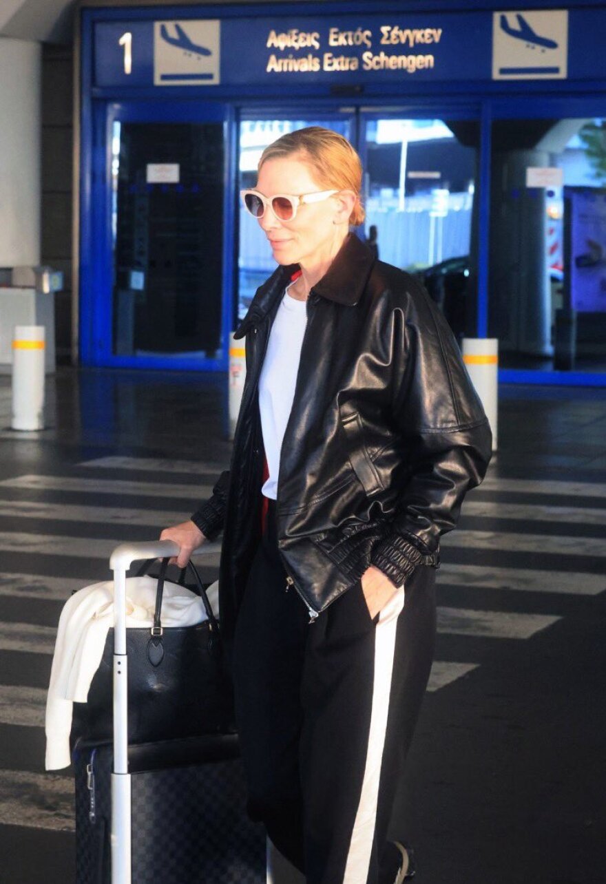Κέιτ Μπλάνσετ: Έφτασε στην Ελλάδα - Δείτε φωτογραφίες από την άφιξή της στο αεροδρόμιο Ελ. Βενιζέλος