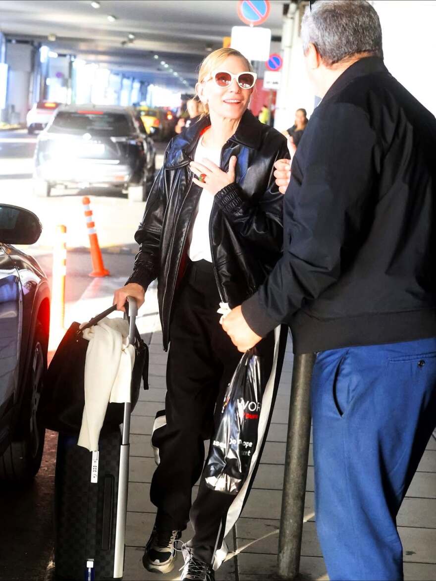 Κέιτ Μπλάνσετ: Έφτασε στην Ελλάδα - Δείτε φωτογραφίες από την άφιξή της στο αεροδρόμιο Ελ. Βενιζέλος