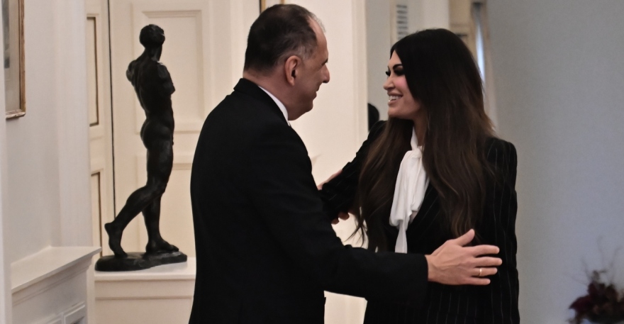 Στο Υπουργείο Εξωτερικών η νέα πρέσβης των ΗΠΑ Κίμπερλι Γκιλφόιλ - Συνάντηση με Γεραπετρίτη