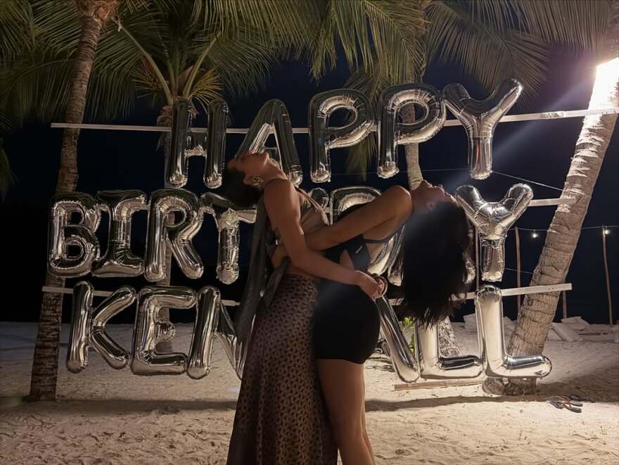 Φωτογραφίες: Η Κένταλ Τζένερ γιόρτασε τα 30ά γενέθλιά της με ένα πάρτι στην παραλία 