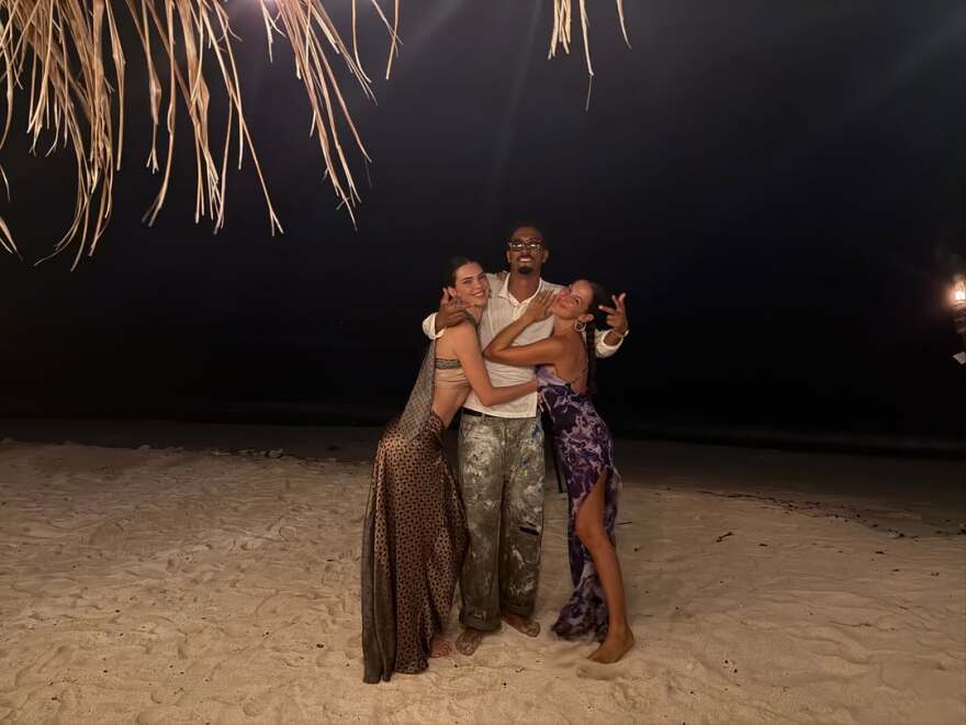 Φωτογραφίες: Η Κένταλ Τζένερ γιόρτασε τα 30ά γενέθλιά της με ένα πάρτι στην παραλία 