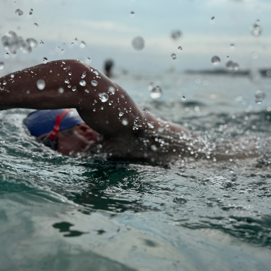 Weswim: Κολύμπι τις Κυριακές στην Ακτή Βουλιαγμένης, 365 μέρες τον χρόνο