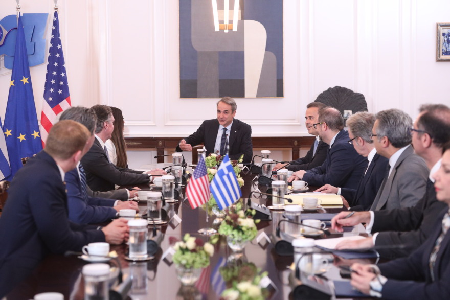 Στο Μέγαρο Μαξίμου η Κίμπερλι Γκιλφόιλ και οι Αμερικανοί υπουργοί Ενέργειας και Εσωτερικών 