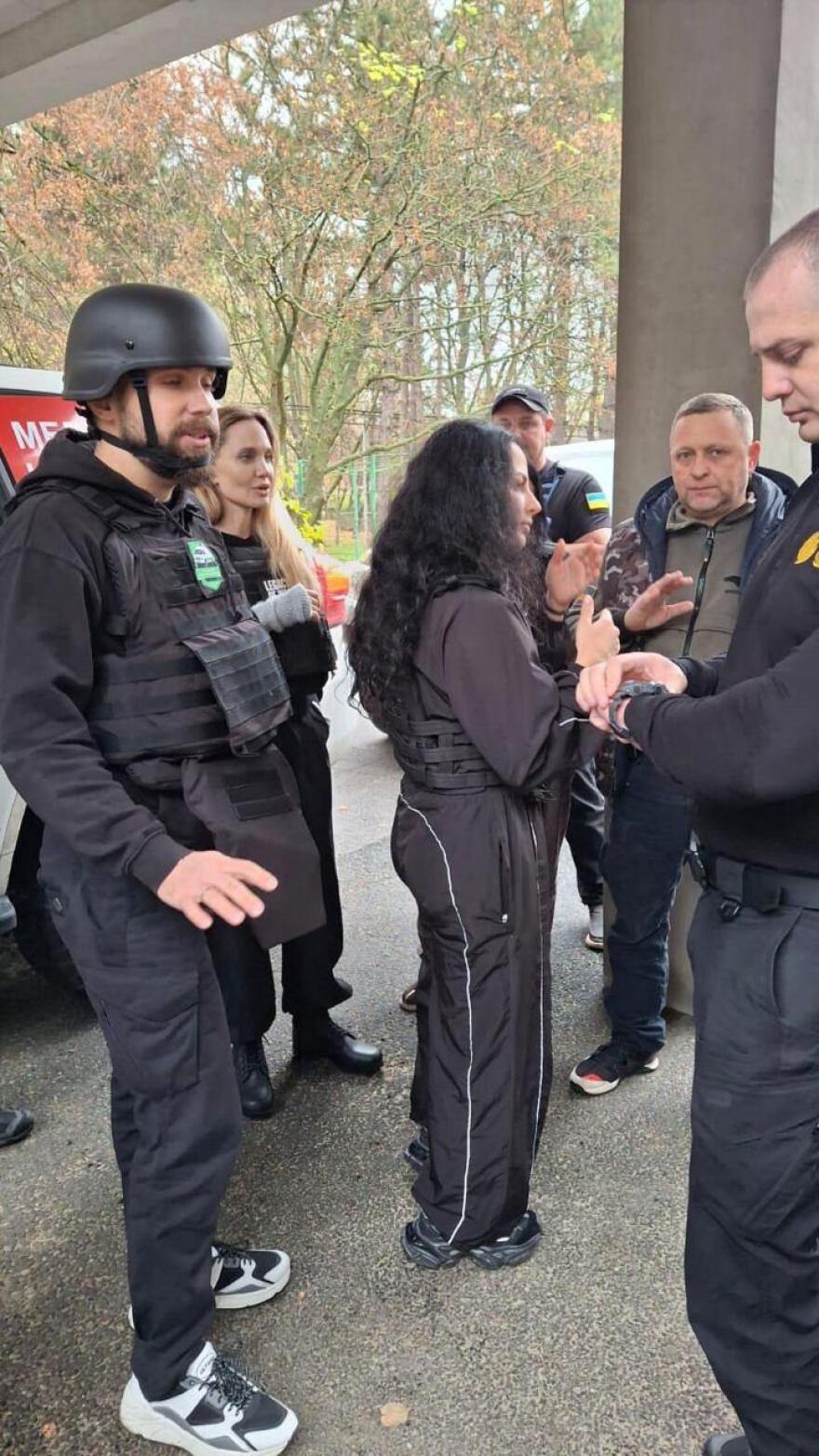 Αιφνιδιαστική επίσκεψη της Αντζελίνα Τζολί στη Χερσώνα - Δείτε βίντεο και φωτογραφίες
