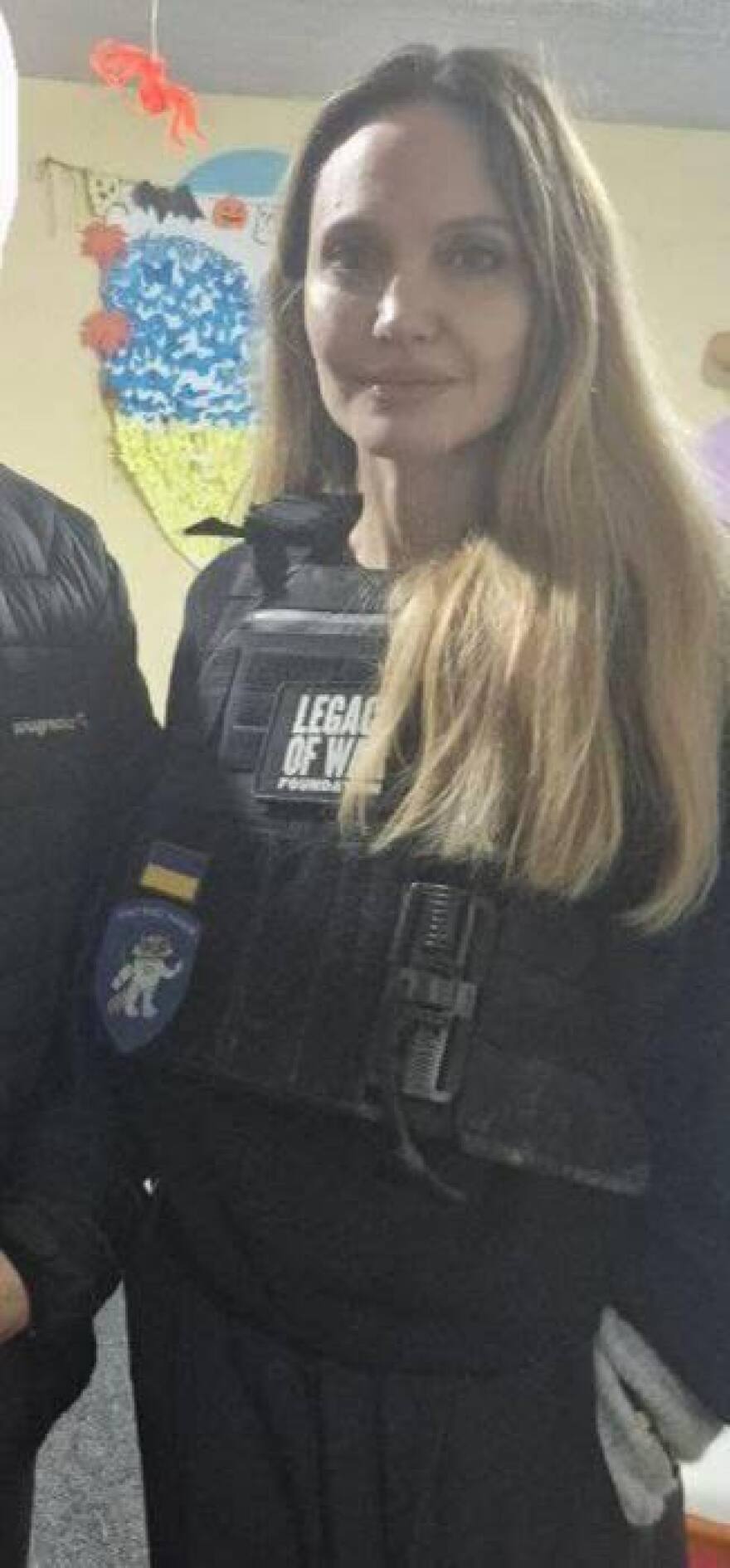 Αιφνιδιαστική επίσκεψη της Αντζελίνα Τζολί στη Χερσώνα - Δείτε βίντεο και φωτογραφίες
