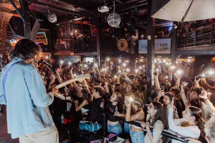 Η Θεσσαλονίκη αποθέωσε τον Κωστή Μαραβέγια – Μια ανεπανάληπτη βραδιά powered by ΟΠΑΠ στο 66ο Φεστιβάλ Κινηματογράφου Θεσσαλονίκης