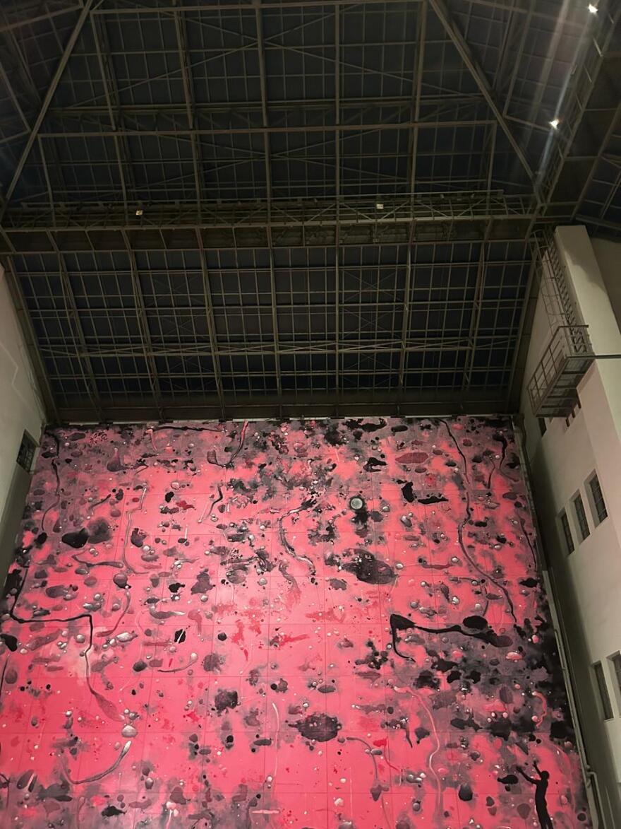 «Χωρίς τέχνη άνθρωπος δεν υπάρχει» - Παρουσιάστηκε το Δέος του Κώστα Τσόκλη στο Καπνεργοστάσιο, δείτε βίντεο