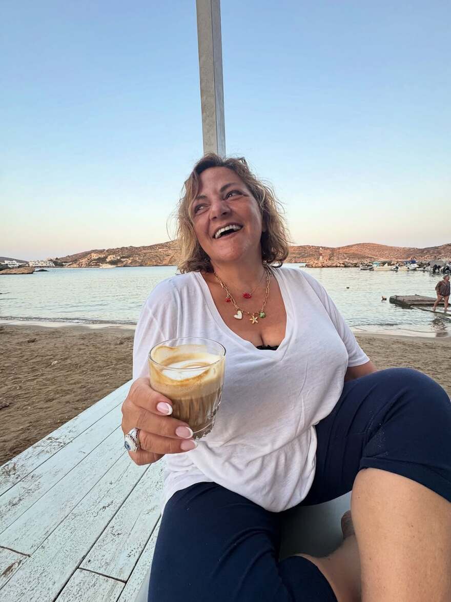 Δανάη Μπάρκα για Βίκυ Σταυροπούλου: Όταν δεν είχες χρήματα ούτε για τσιγάρα, μου έβαζες μουσική στο σπίτι για να μην ακούω τα κλάματά σου 