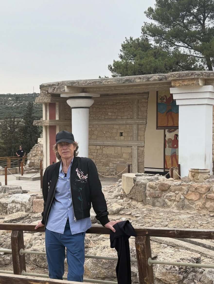 Ο Μικ Τζάγκερ ανέβασε φωτογραφίες από την Κνωσό με λεζάντα: «Κάπου στη Μεσόγειο» Ο Μικ Τζάγκερ ανέβασε φωτογραφίες από την Κνωσό με λεζάντα: «Κάπου στη Μεσόγειο»