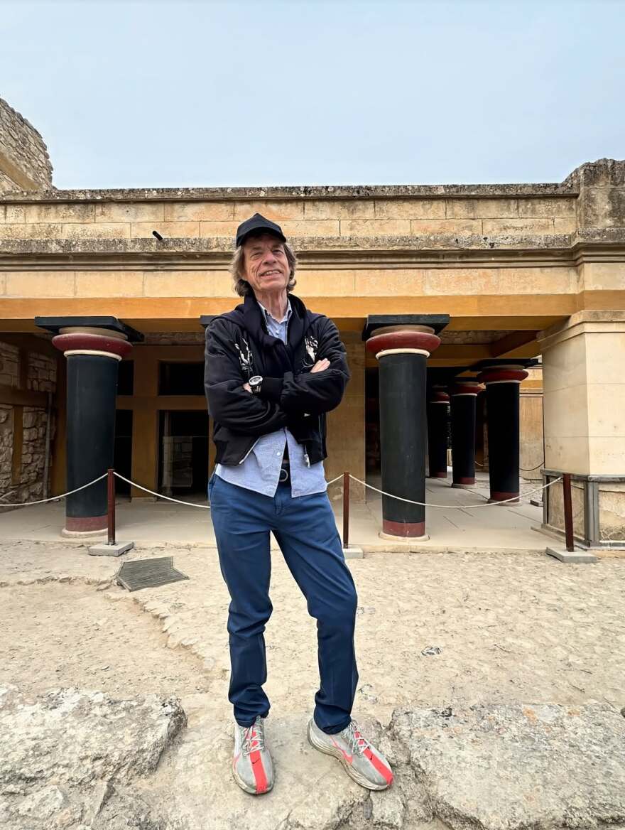 Ο Μικ Τζάγκερ ανέβασε φωτογραφίες από την Κνωσό με λεζάντα: «Κάπου στη Μεσόγειο» Ο Μικ Τζάγκερ ανέβασε φωτογραφίες από την Κνωσό με λεζάντα: «Κάπου στη Μεσόγειο»