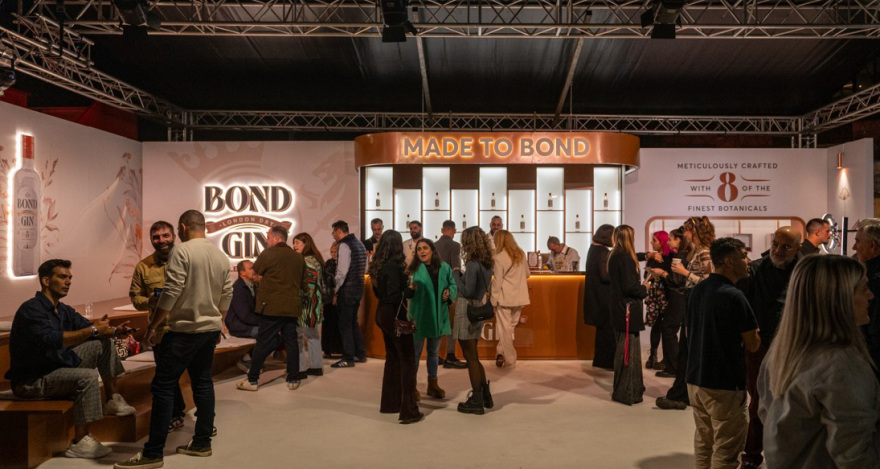 Η ΑΜΒΥΞ παρουσιάζει το νέο Bond London Dry Gin
