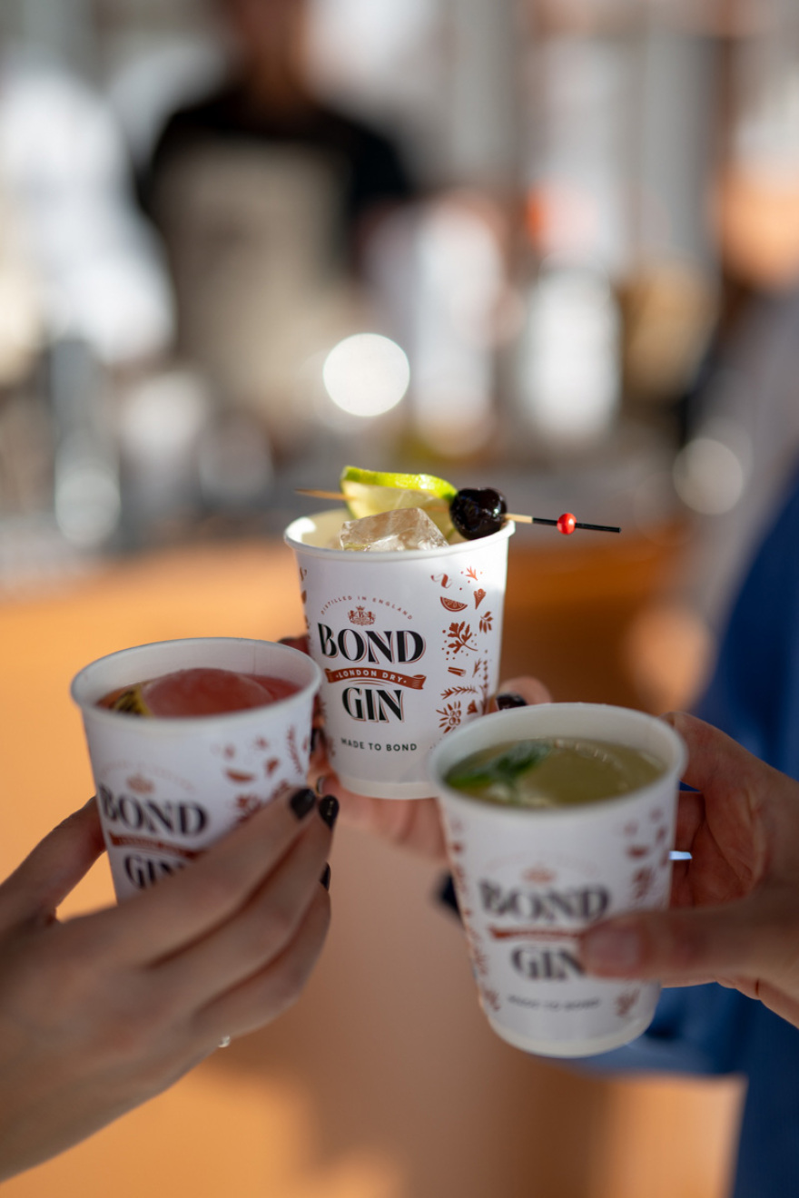 Η ΑΜΒΥΞ παρουσιάζει το νέο Bond London Dry Gin
