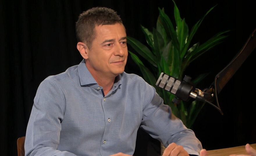 Ο Ηρακλής Νύκταρης αποκαλύπτει τους άγραφους νόμους στην Κρήτη: «Στα ορεινά χωριά είμαστε όλοι μαλωμένοι με όλους»