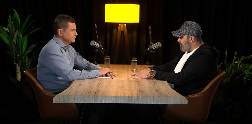 Ο Ηρακλής Νύκταρης αποκαλύπτει τους άγραφους νόμους στην Κρήτη: «Στα ορεινά χωριά είμαστε όλοι μαλωμένοι με όλους»