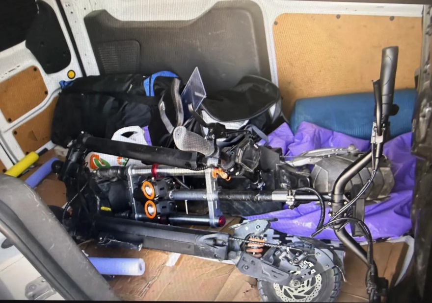 Βίντεο ντοκουμέντα από τους ληστές που επιτέθηκαν σε ιδιοκτήτη κοσμηματοπωλείου στη Ρόδο - «Σάρωσαν» το κατάστημα