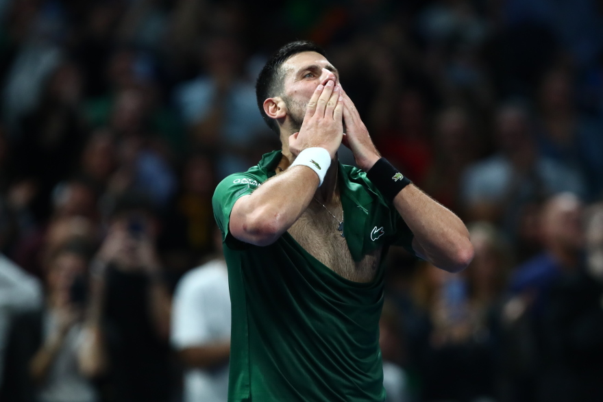 Έσκισε την μπλούζα του μετά τον θρίαμβο στον τελικό της Αθήνας ο Τζόκοβιτς - Βίντεο, φωτογραφίες 