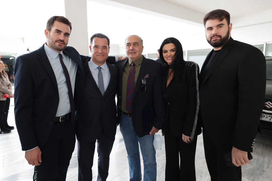 Εγκαινιάστηκε νέο ρομποτικό μηχάνημα στο Αγία Όλγα – Παρουσία του Άδωνι Γεωργιάδη και δωρεά της La vie en Rose by Dimitra Katsafadou