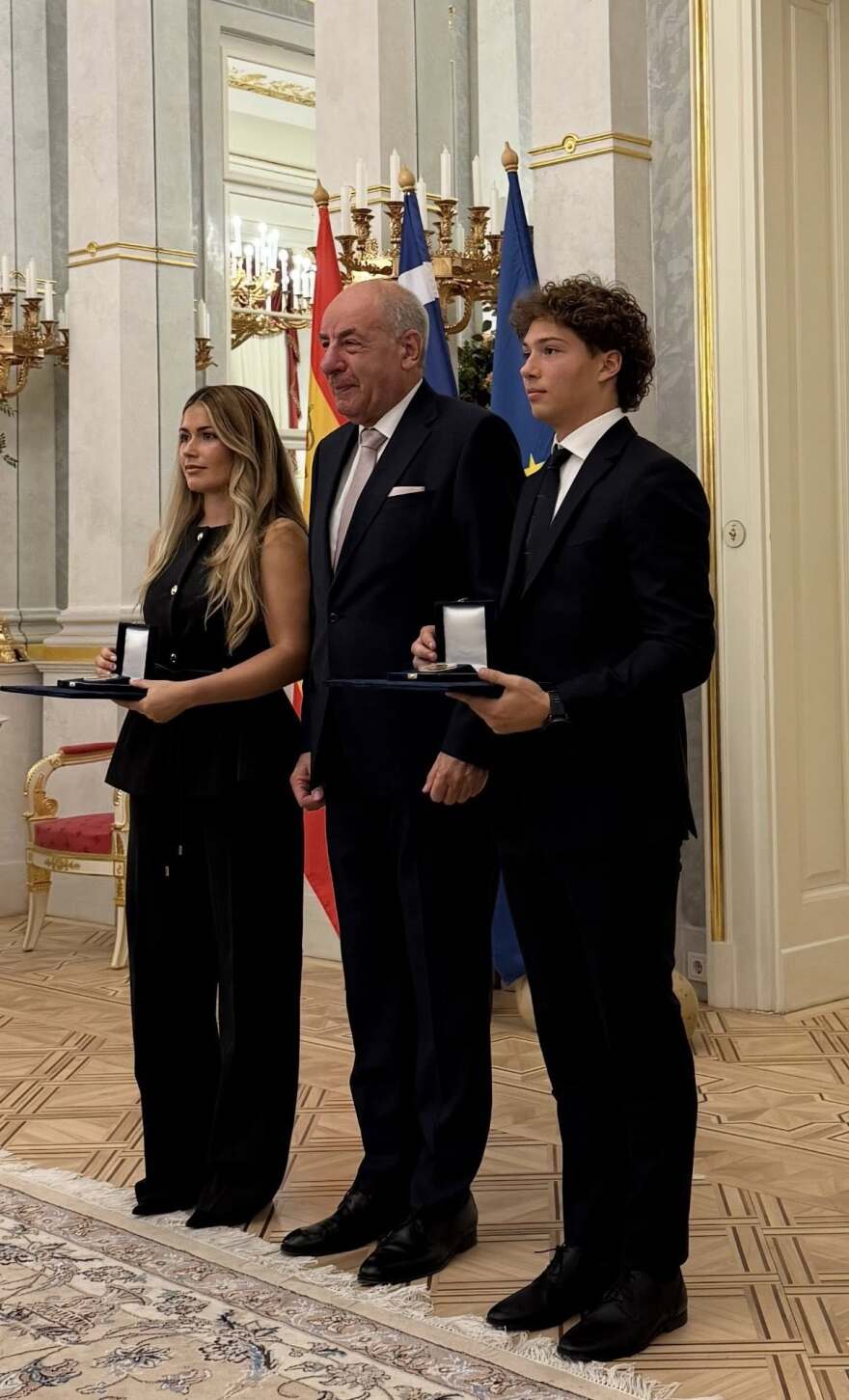 Ο πρόεδρος της Ουγγαρίας βράβευσε τον 21χρονο Αναστάσιο Γκαρίπη, είχε διασώσει πατέρα και κόρη στη θάλασσα - «Παράδειγμα ανθρωπιάς και ηρωισμού»