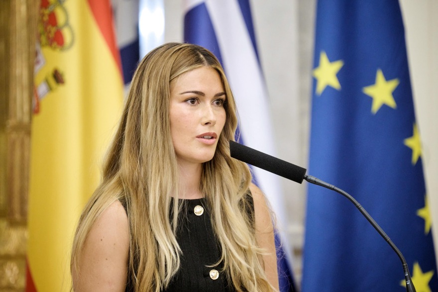 Ο πρόεδρος της Ουγγαρίας βράβευσε τον 21χρονο Αναστάσιο Γκαρίπη, είχε διασώσει πατέρα και κόρη στη θάλασσα - «Παράδειγμα ανθρωπιάς και ηρωισμού»