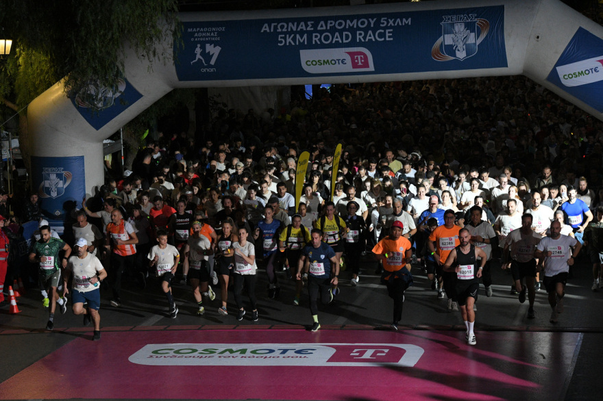 42ος Αυθεντικός Μαραθώνιος: Χιλιάδες δρομείς στους αγώνες των 5 χιλιομέτρων - Βίντεο