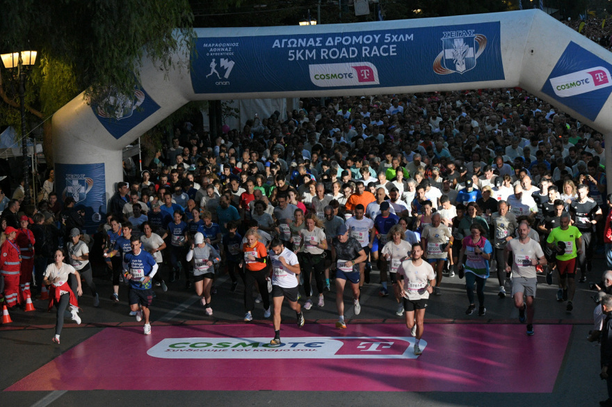 42ος Αυθεντικός Μαραθώνιος: Χιλιάδες δρομείς στους αγώνες των 5 χιλιομέτρων - Βίντεο