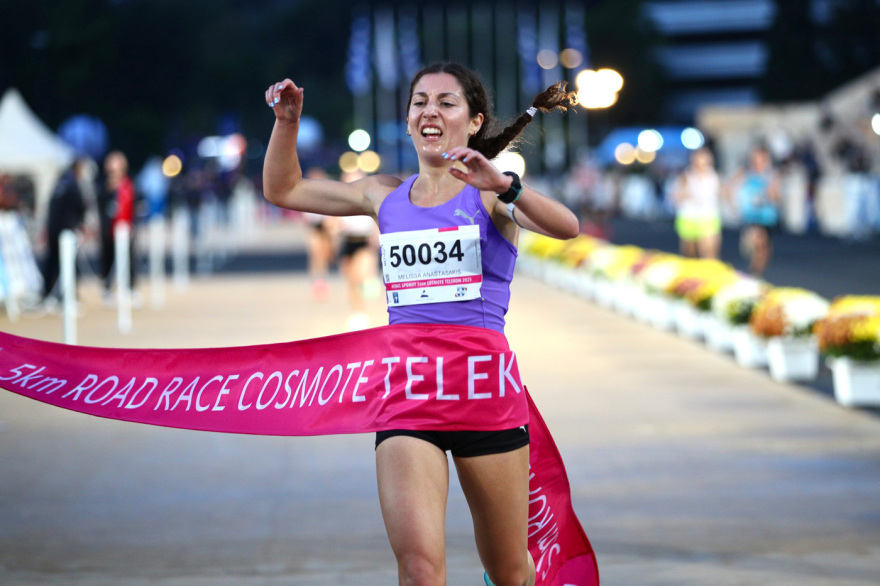 42ος Αυθεντικός Μαραθώνιος: Χιλιάδες δρομείς στους αγώνες των 5 χιλιομέτρων - Βίντεο