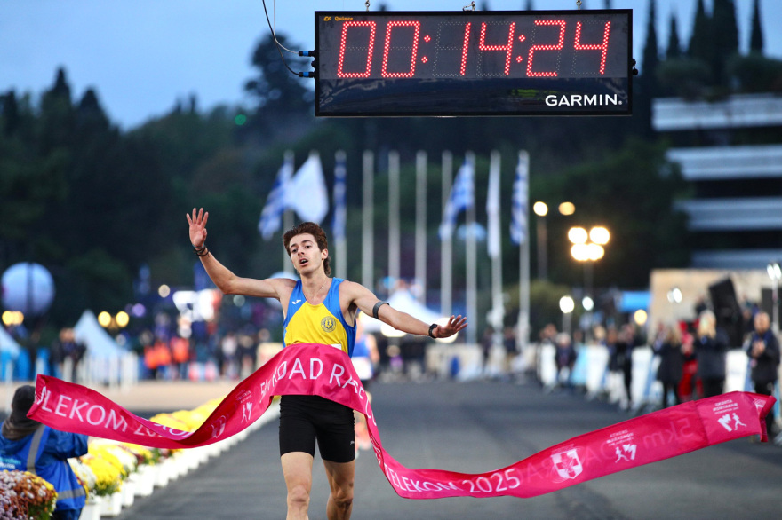 42ος Αυθεντικός Μαραθώνιος: Χιλιάδες δρομείς στους αγώνες των 5 χιλιομέτρων - Βίντεο