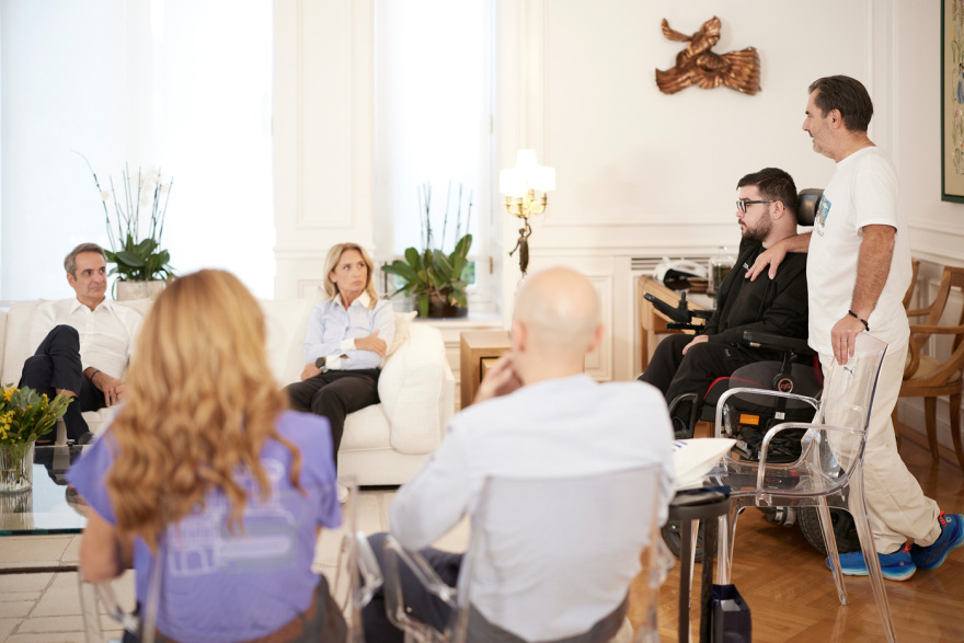 Με μαραθωνοδρόμους συναντήθηκε ο Μητσοτάκης - «Το βασικότερο μήνυμα είναι η διά βίου άθληση και η απόφαση να σηκωθείς από τον καναπέ»