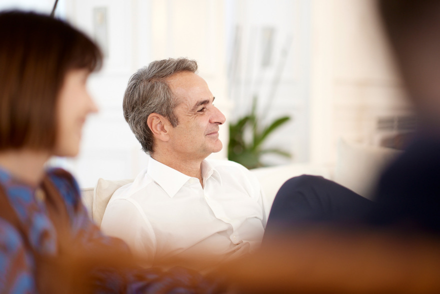 Με μαραθωνοδρόμους συναντήθηκε ο Μητσοτάκης - «Το βασικότερο μήνυμα είναι η διά βίου άθληση και η απόφαση να σηκωθείς από τον καναπέ»