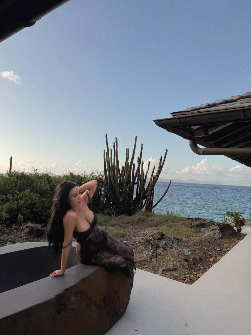 Κιμ Καρντάσιαν: Η αποκαλυπτική της εμφάνιση - Ποζάρει με διάφανο φόρεμα στη θάλασσα Κιμ Καρντάσιαν: Η αποκαλυπτική της εμφάνιση - Ποζάρει με διάφανο φόρεμα στη θάλασσα