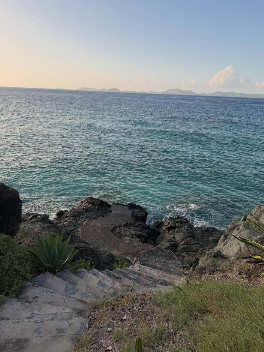 Κιμ Καρντάσιαν: Η αποκαλυπτική της εμφάνιση - Ποζάρει με διάφανο φόρεμα στη θάλασσα