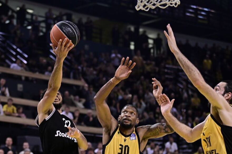 Ο ΠΑΟΚ πέρασε κι από την έδρα της ΑΕΚ επικρατώντας 78-76 με ήρωα τον Μπράουν - Δείτε βίντεο