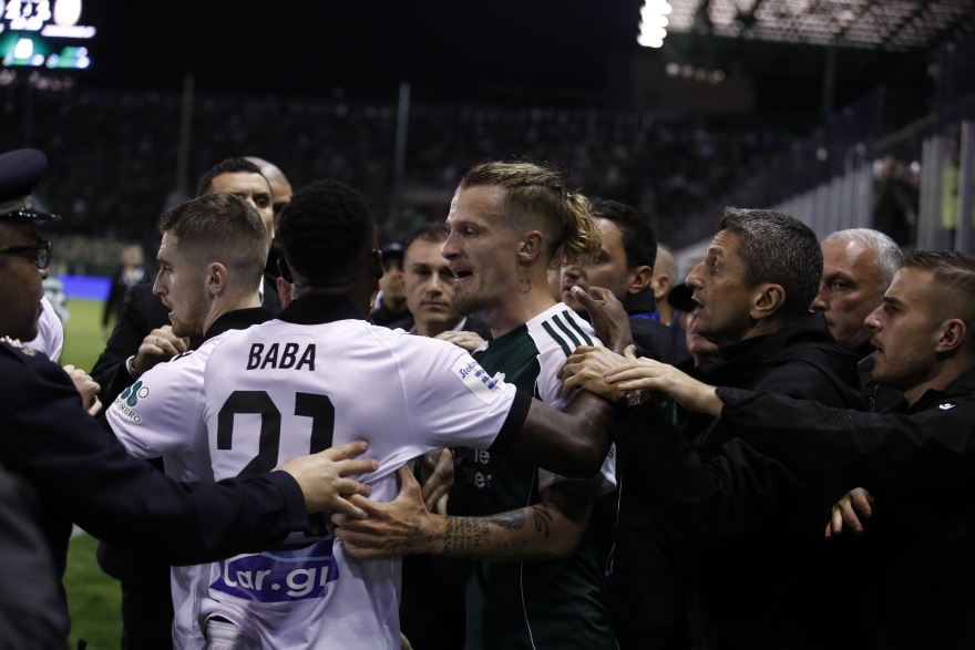 Παναθηναϊκός - ΠΑΟΚ: Ένταση με Μλαντένοβιτς - Μπιάνκο, έτρεξε να ηρεμήσει τα πνεύματα και ο Λουτσέσκου - Βίντεο, φωτογραφίες 
