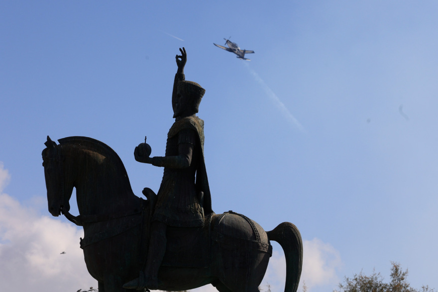 Εντυπωσιακές εικόνες από την γιορτή της Πολεμικής Αεροπορίας: Ελιγμοί μαχητικών αεροσκαφών, Rafale και F-16