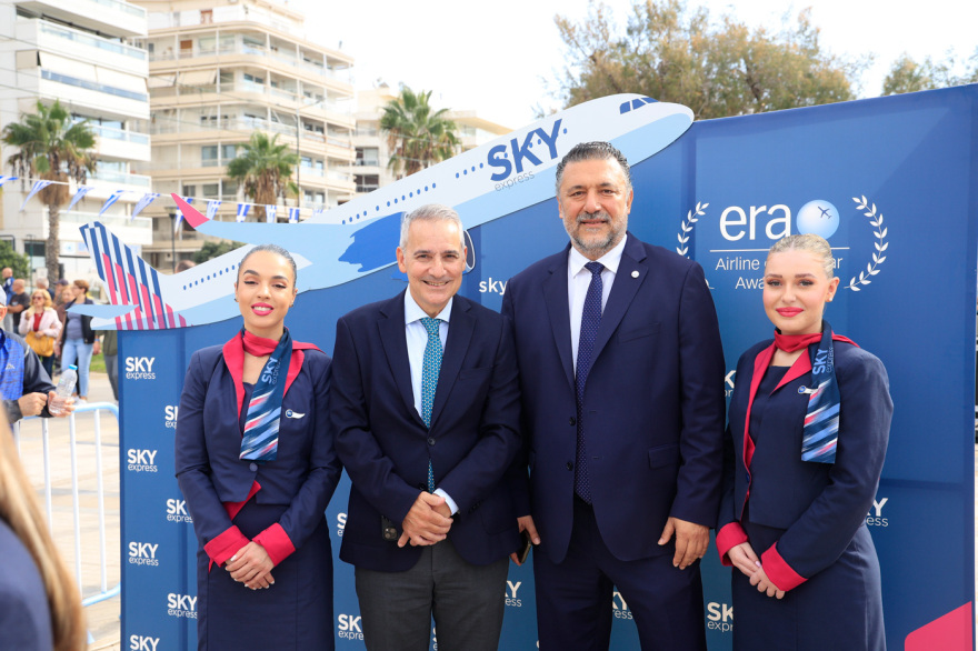 Εντυπωσιακές εικόνες από την γιορτή της Πολεμικής Αεροπορίας: Ελιγμοί μαχητικών αεροσκαφών, Rafale και F-16