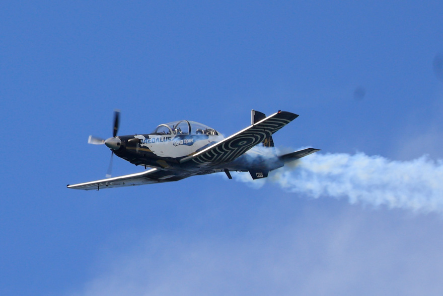 Εντυπωσιακές εικόνες από την γιορτή της Πολεμικής Αεροπορίας: Ελιγμοί μαχητικών αεροσκαφών, Rafale και F-16