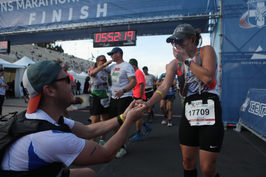 42ος Αυθεντικός Μαραθώνιος: To repeat του Καραΐσκου, η αφιέρωσή του, οι προτάσεις γάμου και ο... Αρχαίος Έλληνας