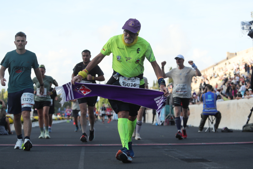 42ος Αυθεντικός Μαραθώνιος: To repeat του Καραΐσκου, η αφιέρωσή του, οι προτάσεις γάμου και ο... Αρχαίος Έλληνας