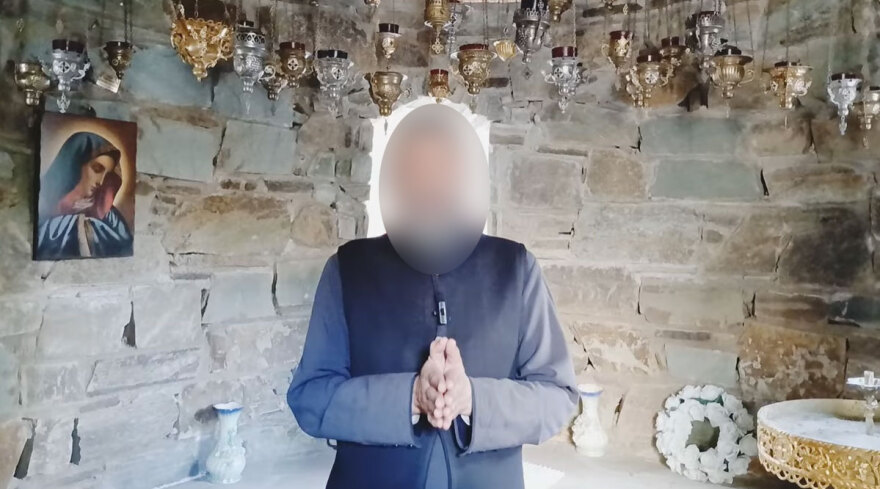 YouTuber, πρώην μοντέλο και αρχιεπίσκοπος των Παλαιοημερολογητών ο ρασοφόρος που συνελήφθη με 2 κιλά κοκαΐνης στη Ρόδο