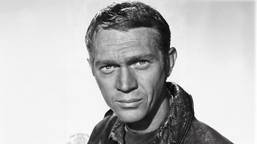 Στιβ ΜακΚουίν: Ο «βασιλιάς του cool» που έζησε στα άκρα και πέθανε τόσο νέος