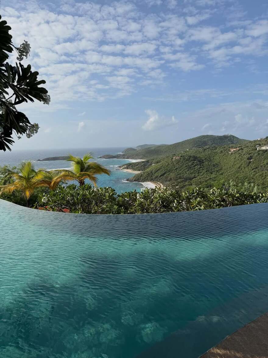 Η Κιμ Καρντάσιαν πόζαρε με μαγιό μετά την ανακοίνωση πως κόπηκε στις εξετάσεις του δικηγορικού συλλόγου
