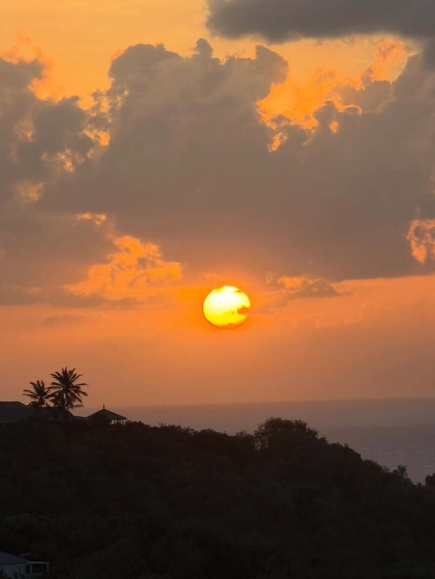 Η Κιμ Καρντάσιαν πόζαρε με μαγιό μετά την ανακοίνωση πως κόπηκε στις εξετάσεις του δικηγορικού συλλόγου
