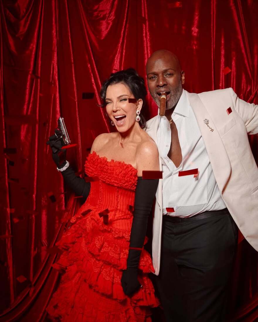 Η Κρις Τζένερ γιόρτασε τα 70 της χρόνια με θέμα τον Τζέιμς Μποντ - Οι λαμπεροί καλεσμένοι και οι συστάσεις της αστυνομίας