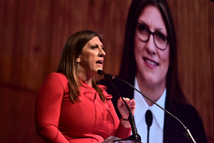 Η Κωνσταντοπούλου πυροσβέστης, λιμενικός, δικαστής και… στρατιώτης - Παρουσίασε το πρόγραμμα της Πλεύσης Ελευθερίας με τις ΑΙ εκδοχές της