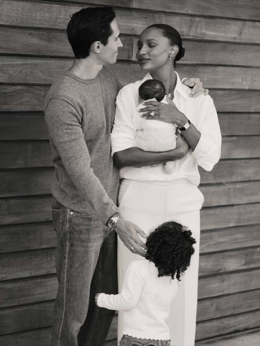 Γέννησε η Τζάσμιν Τουκς - Είχε ανοίξει το Victoria’s Secret Fashion Show στον ένατο μήνα της εγκυμοσύνης της