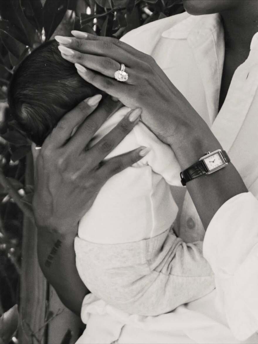 Γέννησε η Τζάσμιν Τουκς - Είχε ανοίξει το Victoria’s Secret Fashion Show στον ένατο μήνα της εγκυμοσύνης της