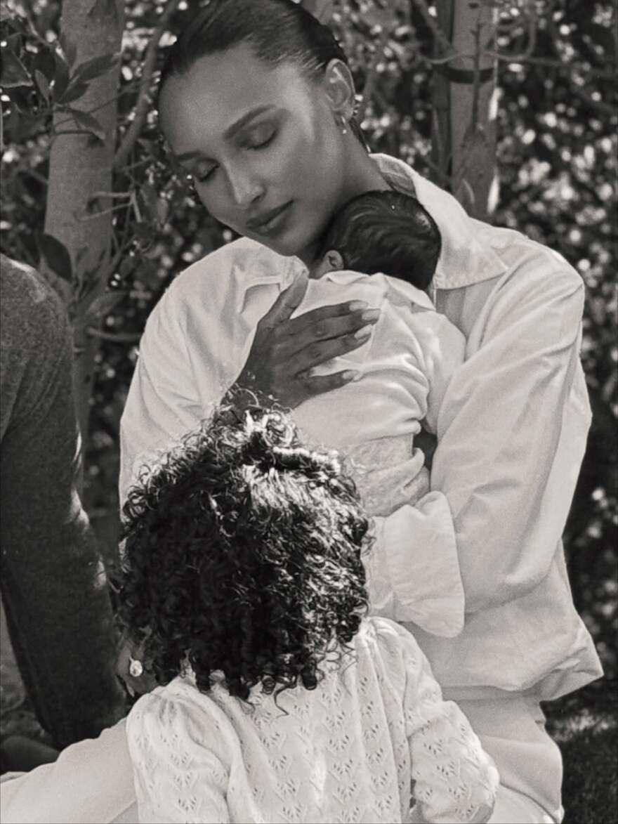 Γέννησε η Τζάσμιν Τουκς - Είχε ανοίξει το Victoria’s Secret Fashion Show στον ένατο μήνα της εγκυμοσύνης της