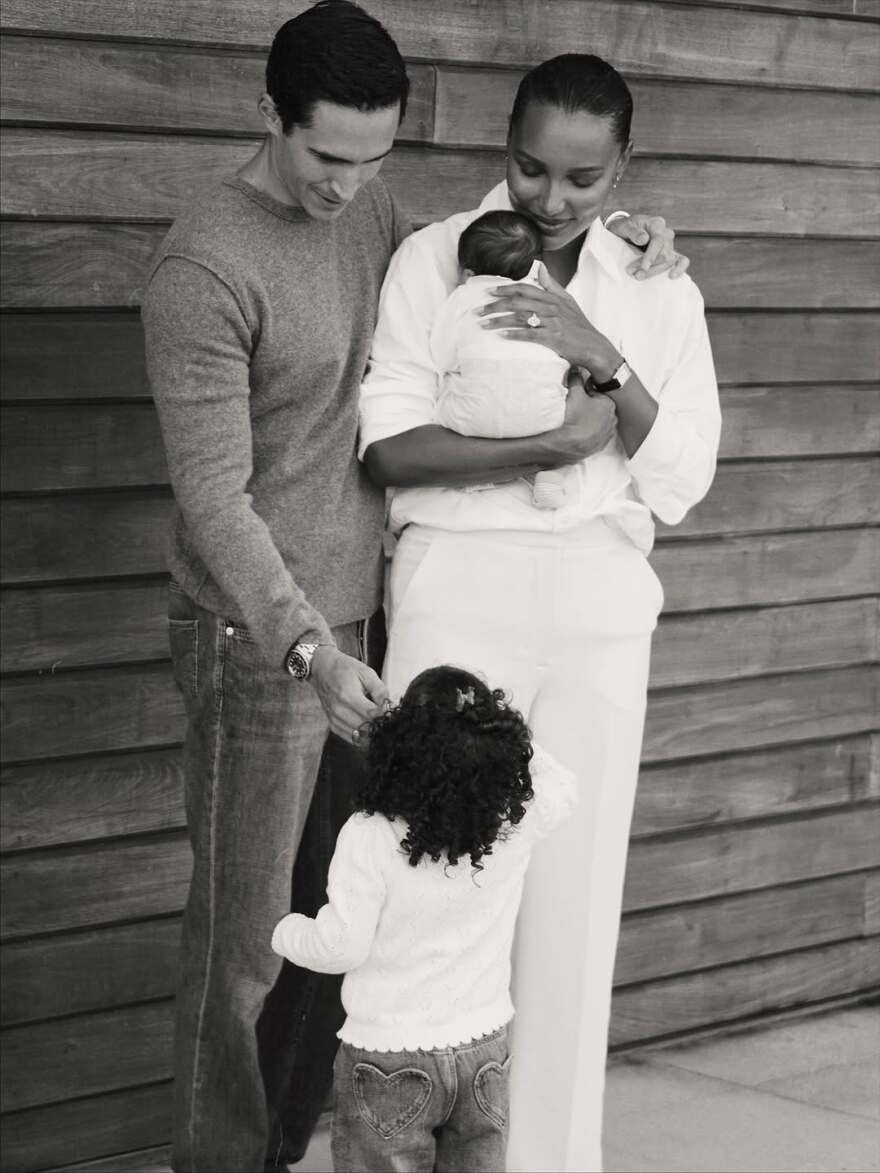 Γέννησε η Τζάσμιν Τουκς - Είχε ανοίξει το Victoria’s Secret Fashion Show στον ένατο μήνα της εγκυμοσύνης της